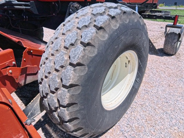 hesston-8550s-image-31