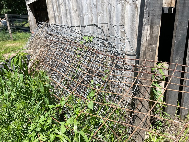 #7141-•-several-galvanized-livestock-panels-image-4