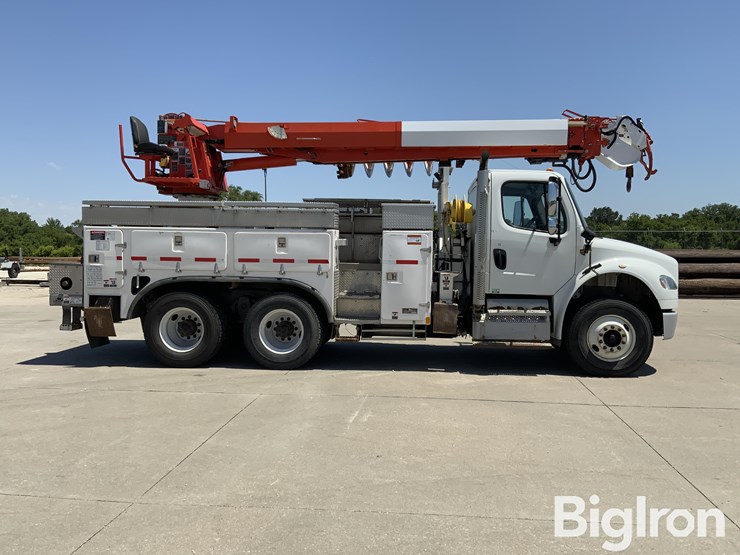 2013-freightliner-m2-106-image-4