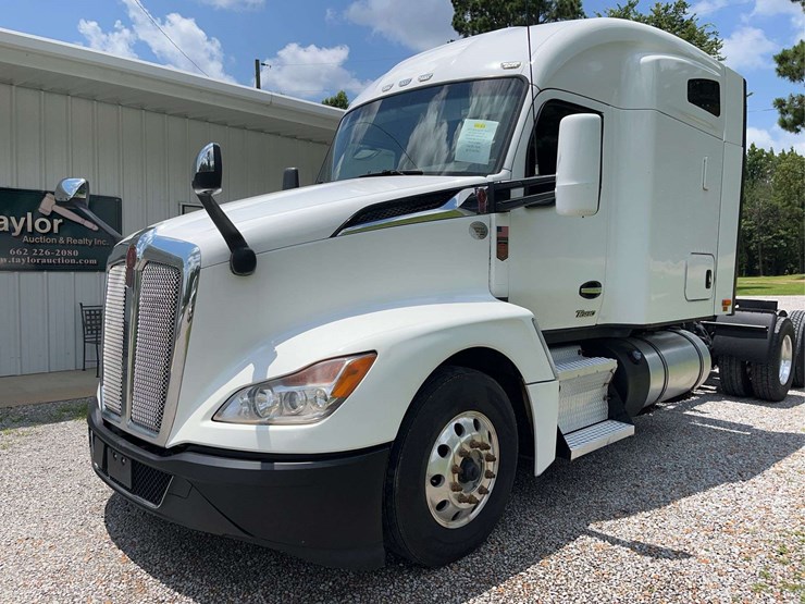 2022-kenworth-t680-image-3