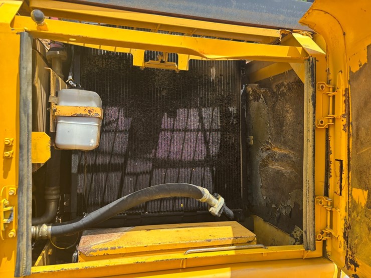 komatsu-pc200-lc-6le-image-23