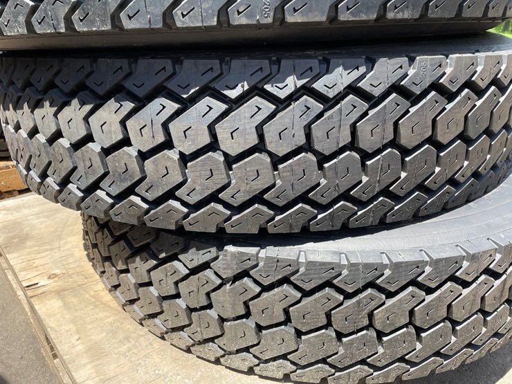 #6519-•-set-of-(4)-semi-tires-image-4