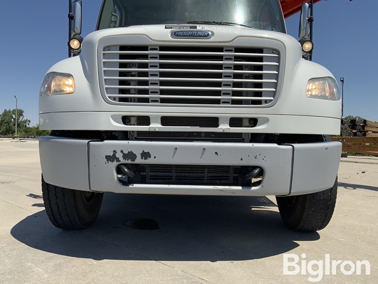 2013-freightliner-m2-106-image-17