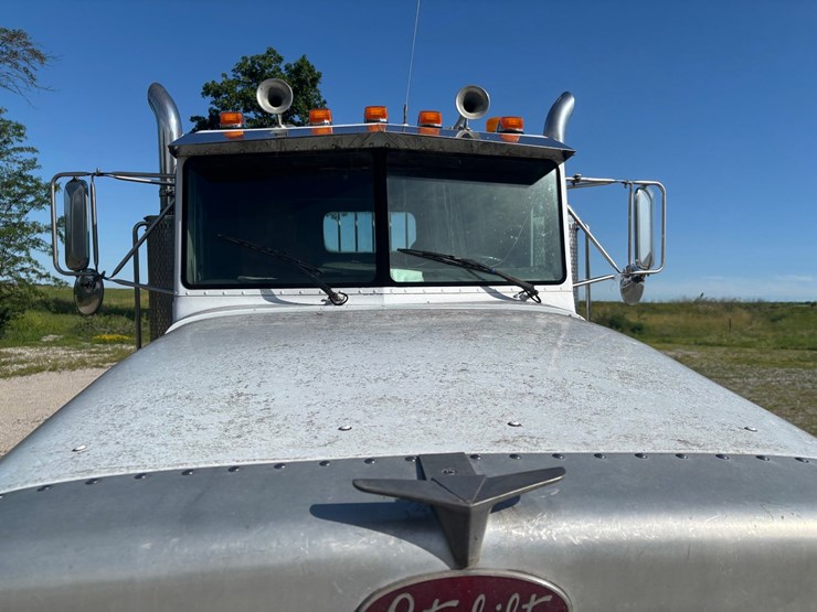 1988-peterbilt-377-image-19