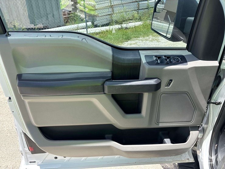 2017-ford-f150-image-19