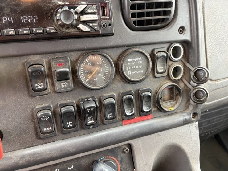 2018-freightliner-114sd-image-31