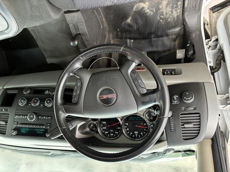 2012-gmc-sierra-2500-image-19