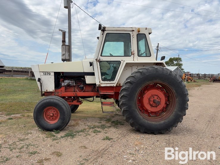 1975-case-1370-2wd-tractor-image-8