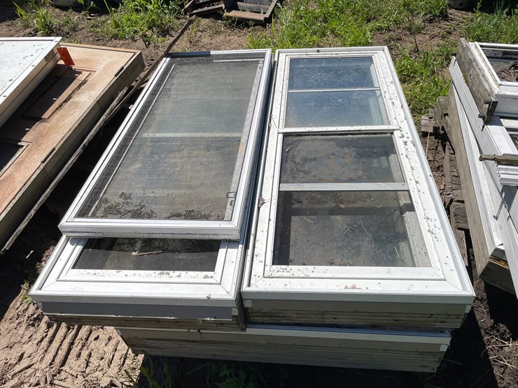 #7140-•-(2)-pallets-of-windows-and-(2)-doors-image-7