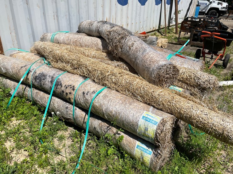 #7118-•-(13)-full-rolls-and-(2)-partial-rolls-of-erosion-tech-straw-landscaping-material-image-3