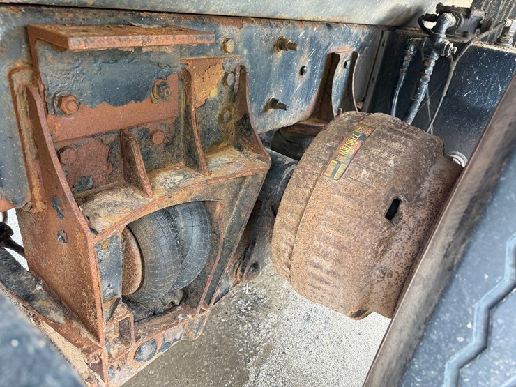 #1471-•-2003-mack-713v-granite-tri-axle-dump-truck-image-52