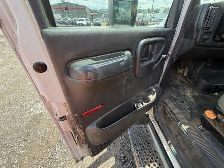 2006-gmc-c4500-flatbed-truck-image-27
