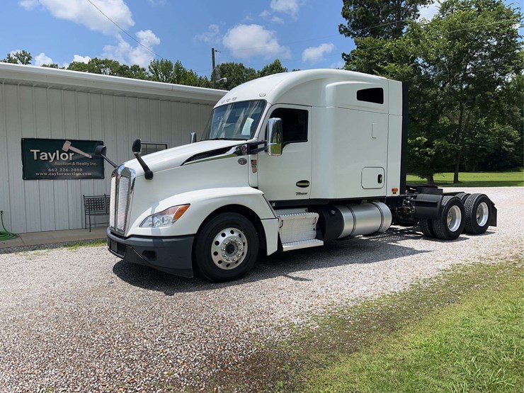 2022-kenworth-t680-image-2
