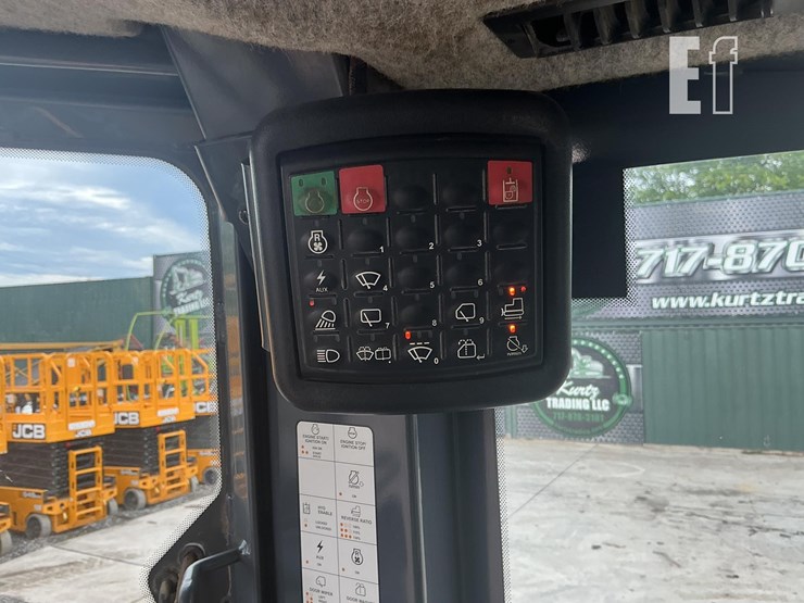 2014-deere-750k-xlt-image-13
