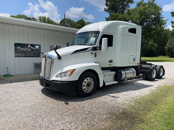 2022-kenworth-t680-image-2