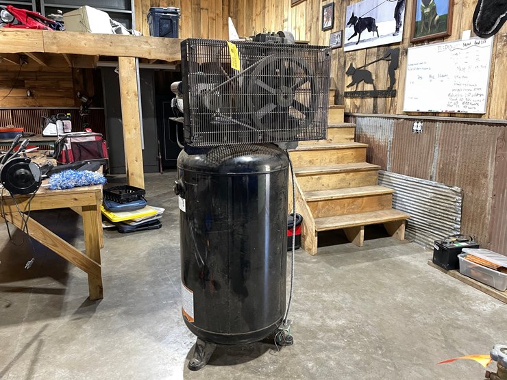 #7109-•-industrial-air-8-gallon-air-compressor-image-3