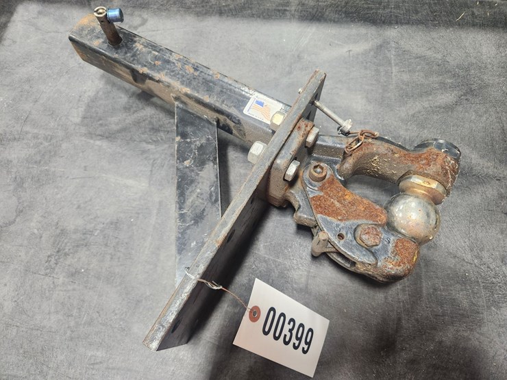 #399-•-pintle-hitch-image-1
