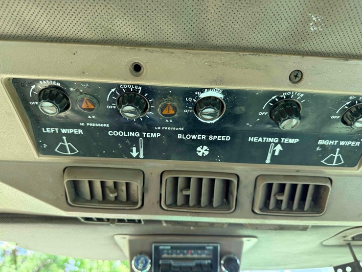 1984-john-deere-4250-image-37