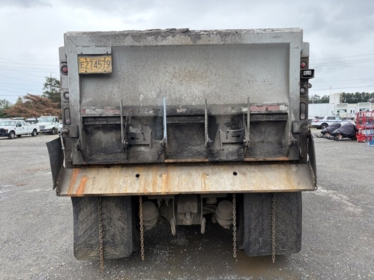 2018-freightliner-114sd-image-5