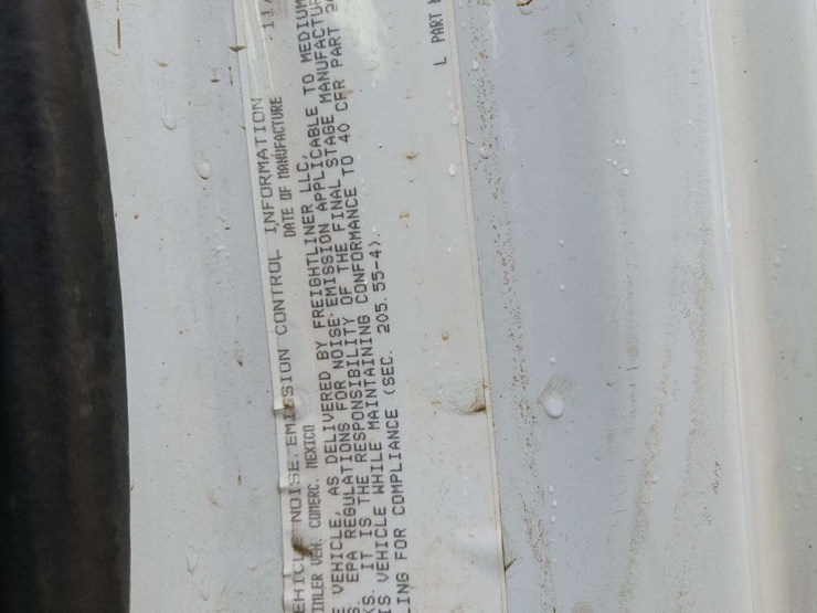 2011-freightliner-m2-106-image-38