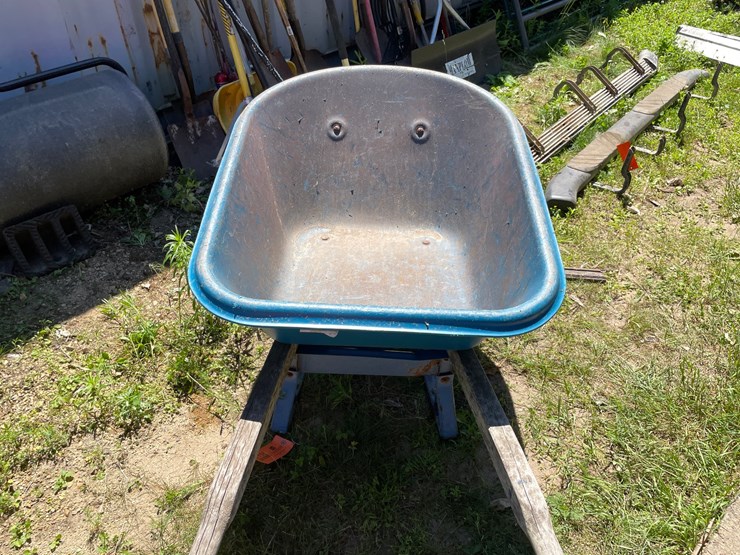 #7156-•-jackson-poly-tub-wheelbarrow-image-8