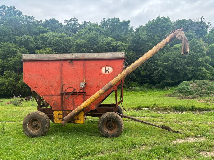 #2221-•-korhumel-industries-6072-fertilizer-gravity-wagon-image-1