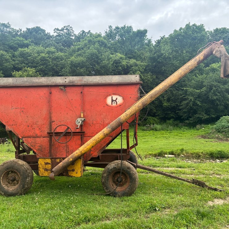 #2221 • Korhumel Industries 6072 Fertilizer Gravity Wagon