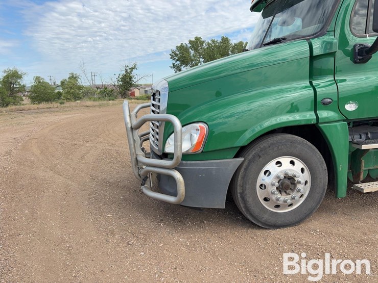 2015-freightliner-cascadia-125-image-9