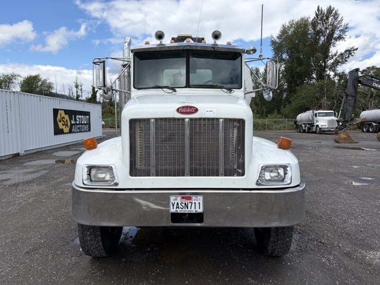 2002-peterbilt-330-image-8
