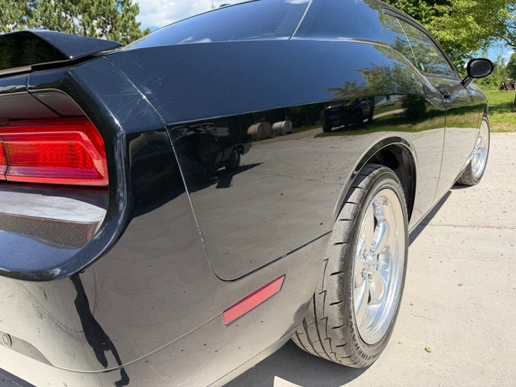 #1465-•-2013-dodge-challenger-sxt-image-34