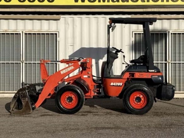 kubota-r420s-image-1