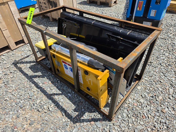 #6891-•-unused-agt-sshh680-skid-steer-breaker-hammer-attachment-image-1
