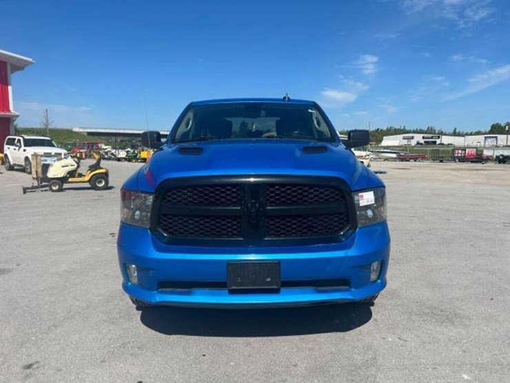 2021-ram-1500-classic-image-8