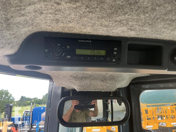 2014-deere-750k-xlt-image-14
