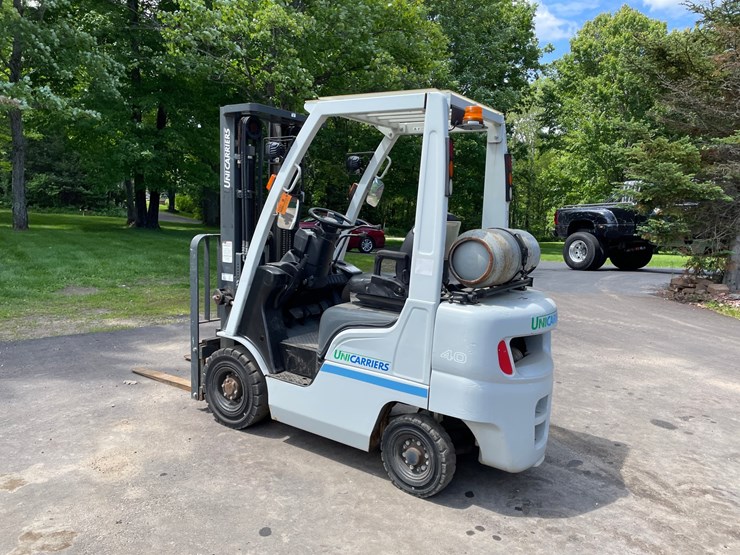#6065-•-2014-4000lb-unicarriers-lp-forklift-image-3