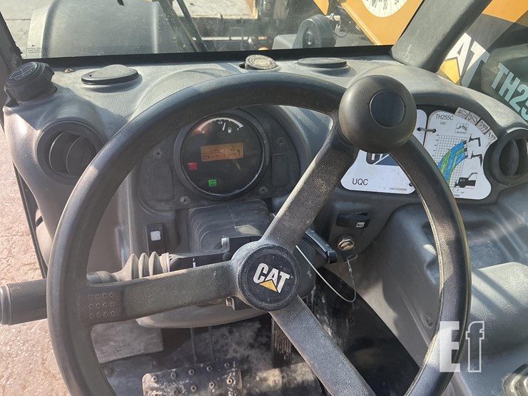 2016-caterpillar-th255c-image-13