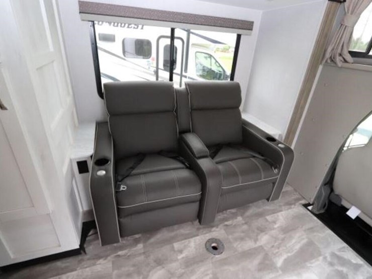 2024-ford-transit-image-26