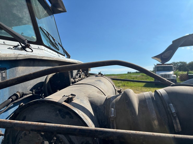 1988-peterbilt-377-image-36