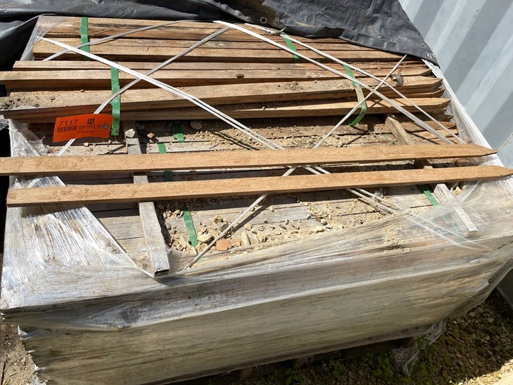 #7117-•-partial-pallet-of-wooden-landscaping-stakes-image-5