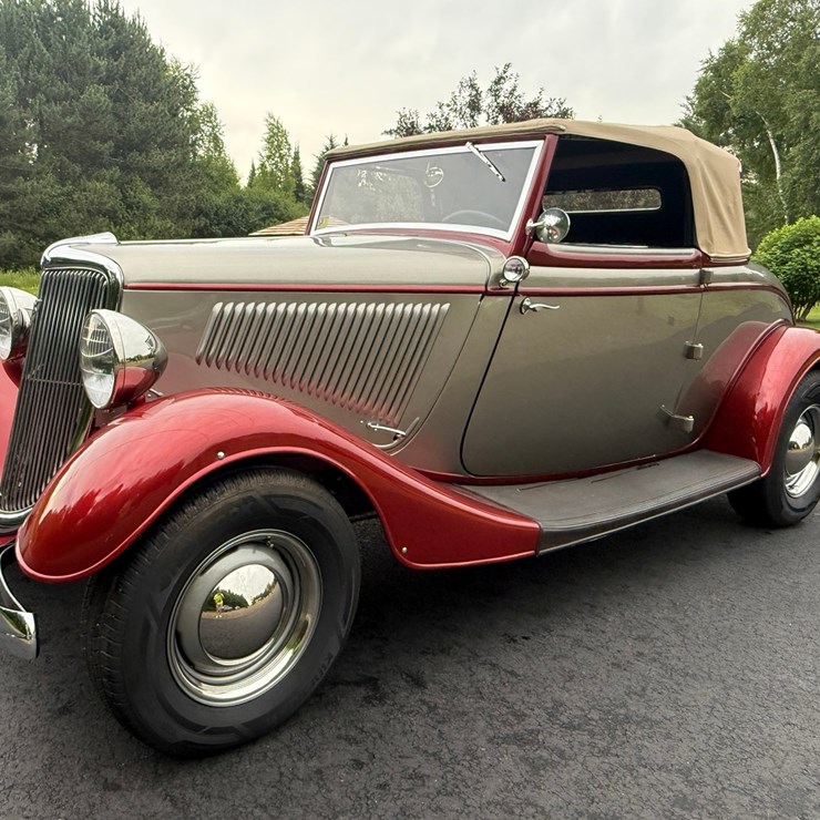#1376 • 1934 Ford Cabriolet Convertible Car