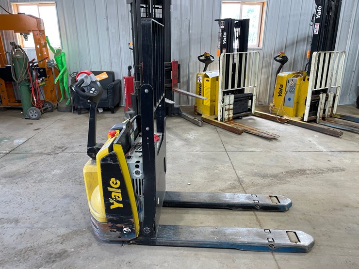 #6061-•-yale-electric-pallet-jack-image-6