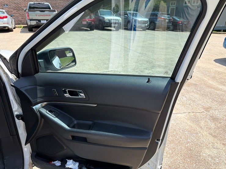 2012-ford-explorer-image-52