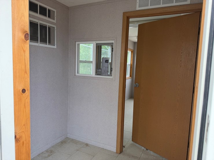 #1463-•-20'-container-office-image-12