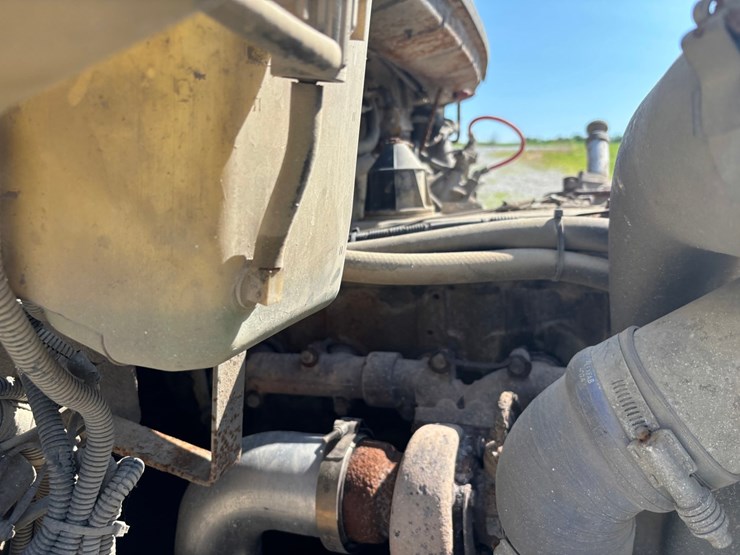 2000-freightliner-fl80-image-25