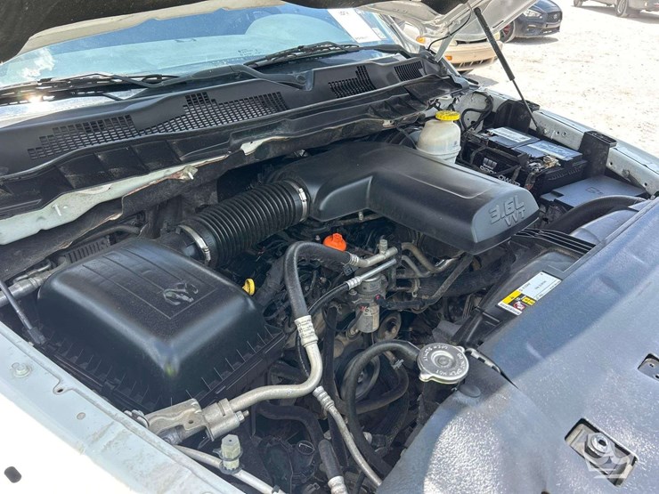 2020-ram-1500-classic-image-9