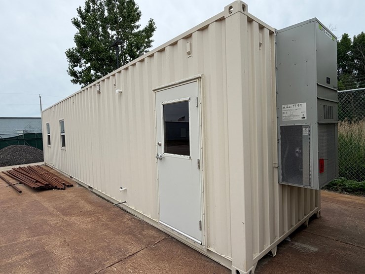 #1462-•-40"-container-office-image-3