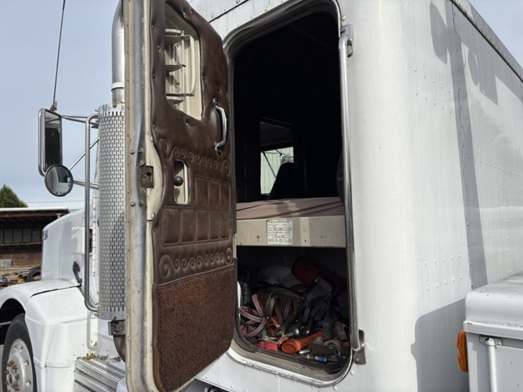 1989-peterbilt-377-image-16