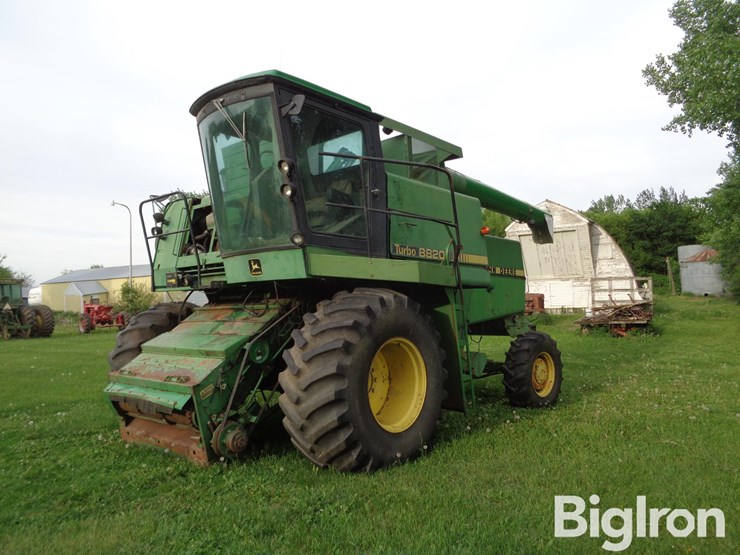1982-john-deere-8820-image-1