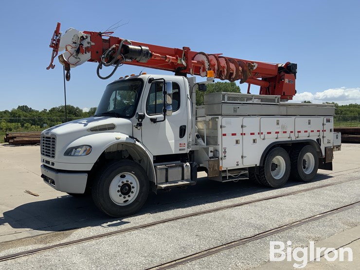 2012-freightliner-m2-106-image-1