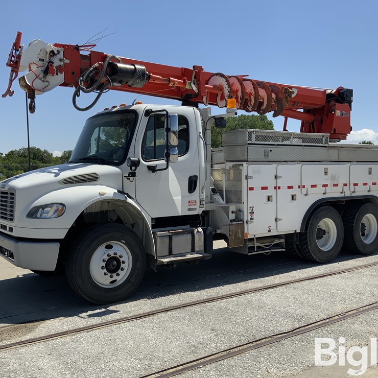 2012 FREIGHTLINER M2 106